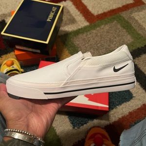 Womans Nike court legacy slp